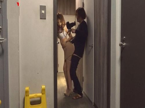 Tên quản lí biến thái và em nhân viên xinh đẹp Yua Mikami